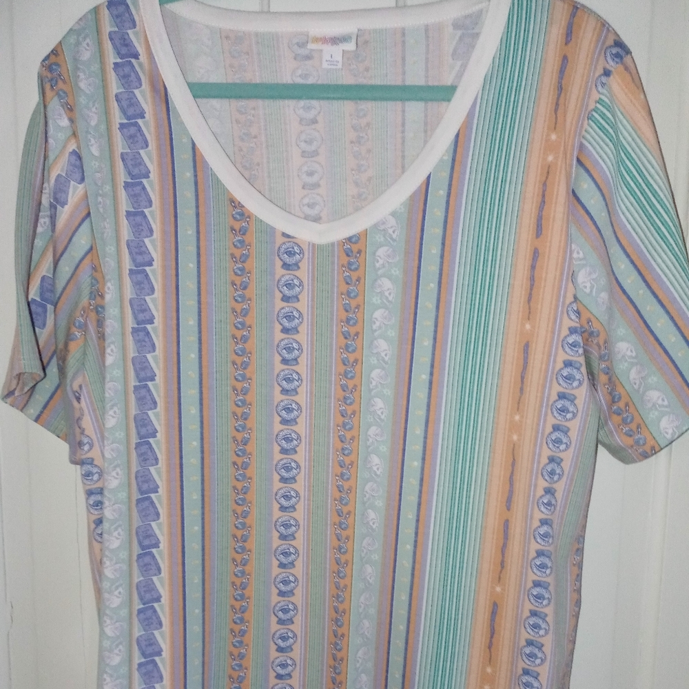 Large lularoe top